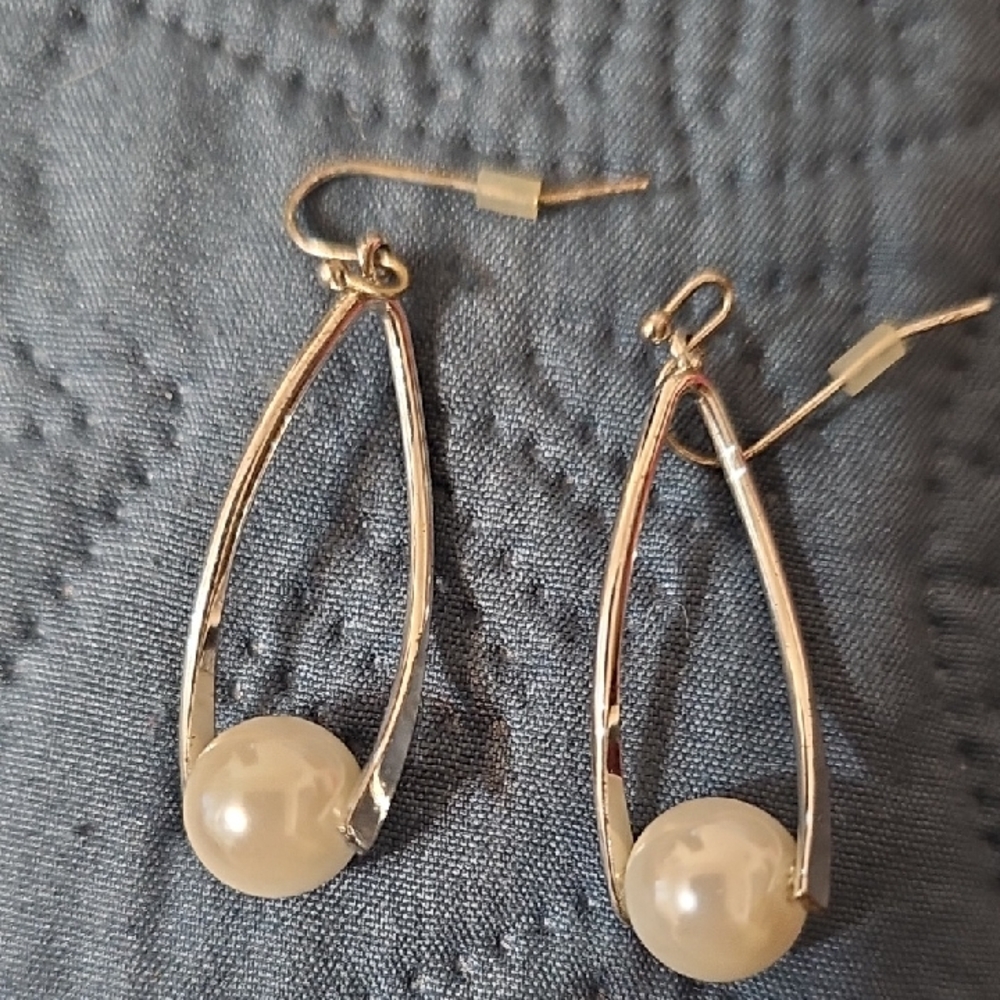Elegant Silver and Cream Drop Earrings